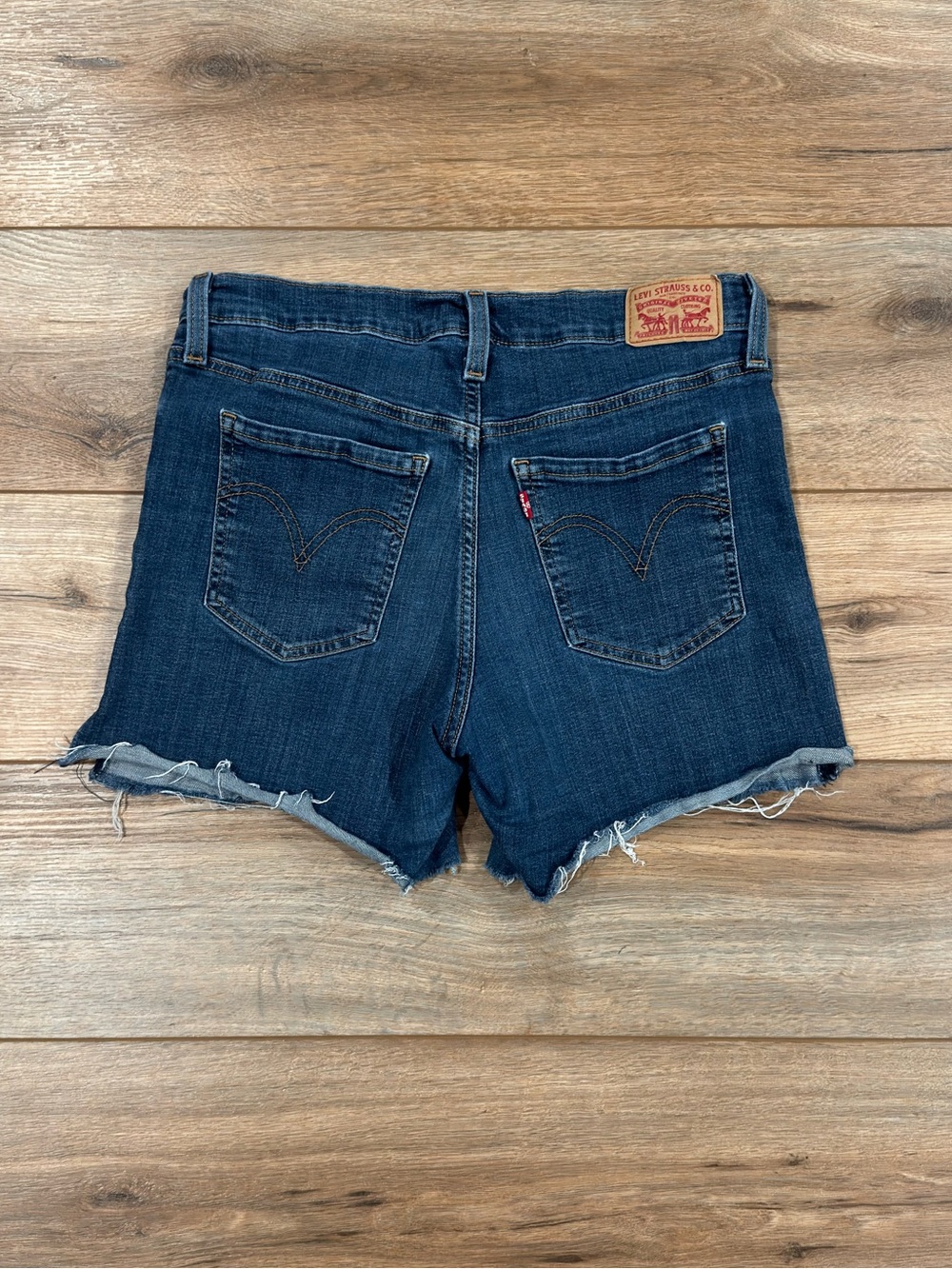 LEVI’S Stretchy Casual Raw Hem Mid-rise Midi Jeans Shorts | Size 29